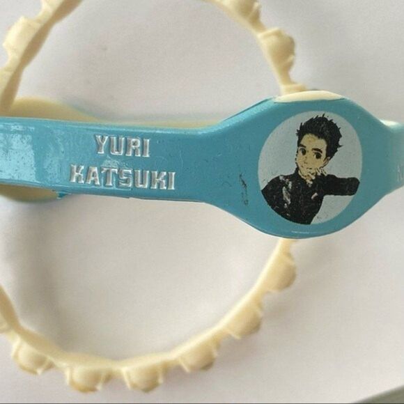 Yuri On Ice Set of 3 Anime Charm Rubber Stretch Bracelets - Picture 6 of 8